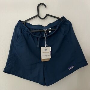 Patagonia Baggie Shorts 5”, drawstring waist band and pockets